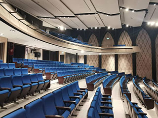 How to distinguish support and softness when choosing auditorium chairs?