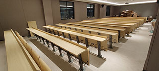 A brief analysis of the importance of a suitable ladder desk and chair.