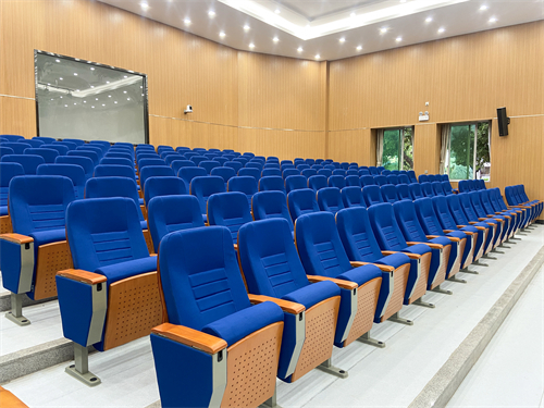 Auditorium chair suppliers introduce to you the four major principles you need to pay attention to when purchasing auditorium chairs.