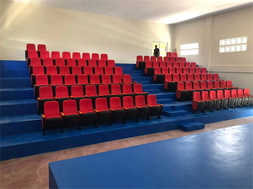What are the characteristics of lecture hall seats?